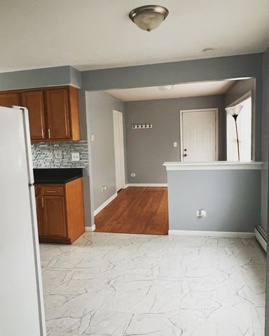 8734 S Escanaba Avenue, Chicago, IL 60617