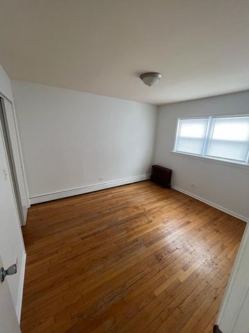 8734 S Escanaba Avenue, Chicago, IL 60617