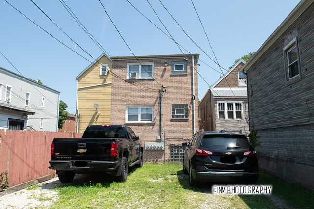 8734 S Escanaba Avenue, Chicago, IL 60617