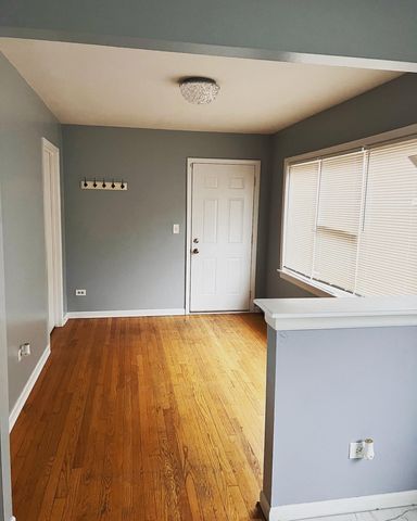 8734 S Escanaba Avenue, Chicago, IL 60617