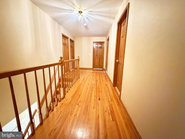 8 EVANS DR, West Windsor, NJ 08550