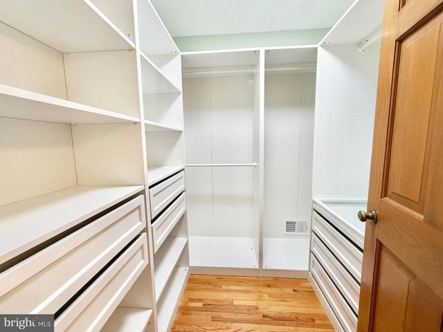 8 EVANS DR, West Windsor, NJ 08550