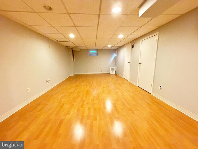 8 EVANS DR, West Windsor, NJ 08550