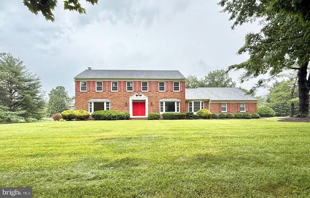 8 EVANS DR, West Windsor, NJ 08550