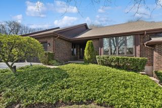 808 Kristin Court 808, Gurnee, IL 60031