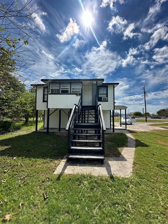 221 2nd Avenue N, Texas City, TX 77590