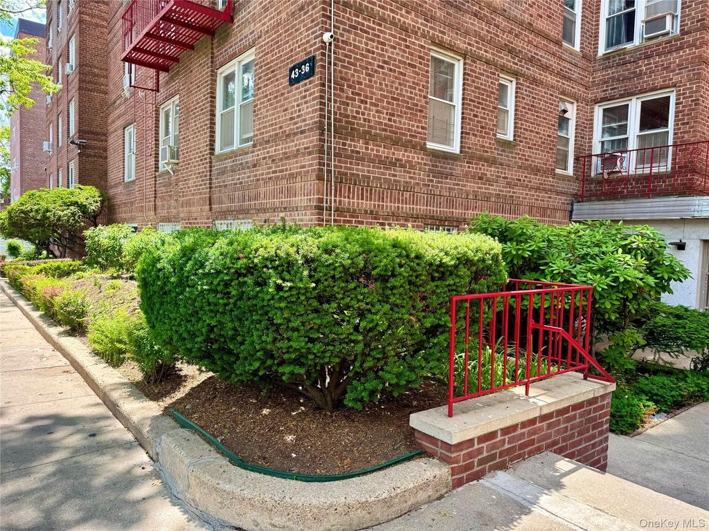 43-36 Robinson Street 3L, Flushing, NY 11355 — photo 2