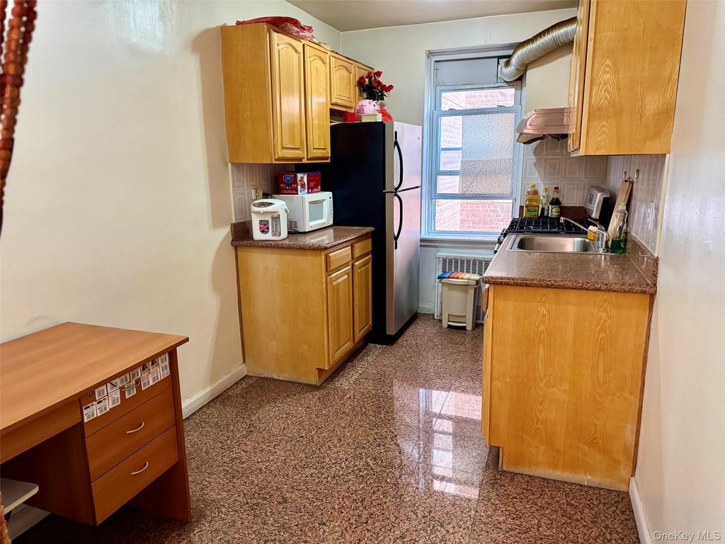 43-36 Robinson Street 3L, Flushing, NY 11355 — photo 4