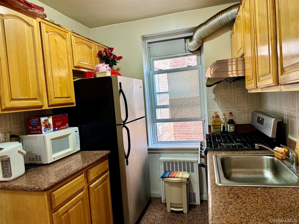 43-36 Robinson Street 3L, Flushing, NY 11355 — photo 5