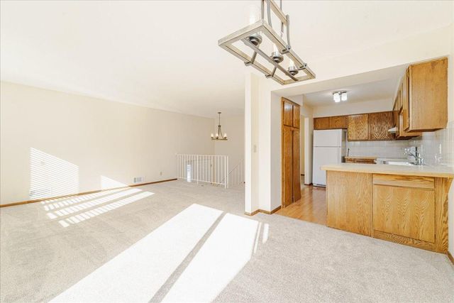 10390 Juniper Lane, Eden Prairie, MN 55347