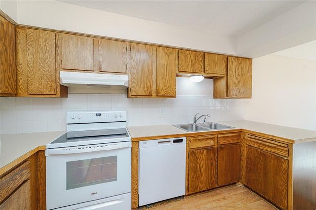 10390 Juniper Lane, Eden Prairie, MN 55347