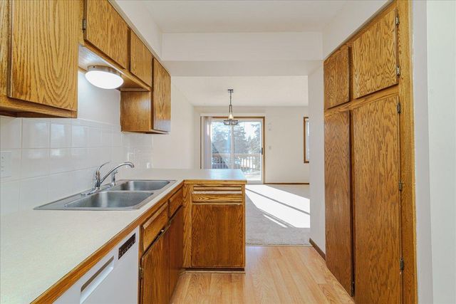 10390 Juniper Lane, Eden Prairie, MN 55347