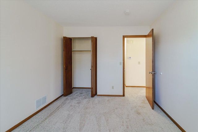 10390 Juniper Lane, Eden Prairie, MN 55347