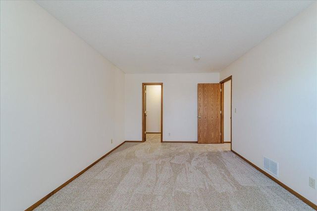 10390 Juniper Lane, Eden Prairie, MN 55347