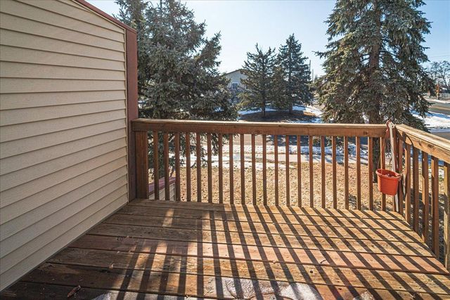 10390 Juniper Lane, Eden Prairie, MN 55347