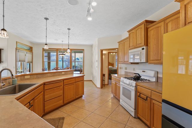 16317 N McKinnon Ln, Colbert, WA 99005