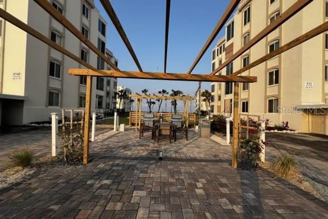 6150 MIDNIGHT PASS ROAD V38, Sarasota, FL 34242