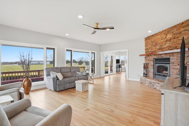 8775 S BARRY RD, Columbia, MO 65201