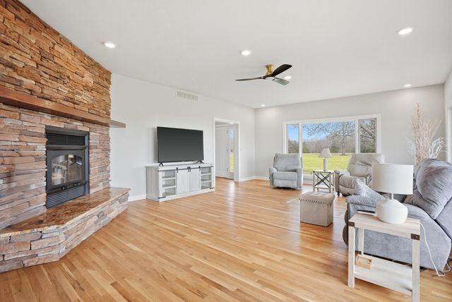 8775 S BARRY RD, Columbia, MO 65201