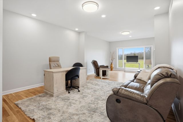 8775 S BARRY RD, Columbia, MO 65201