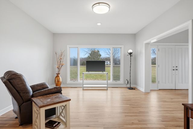 8775 S BARRY RD, Columbia, MO 65201