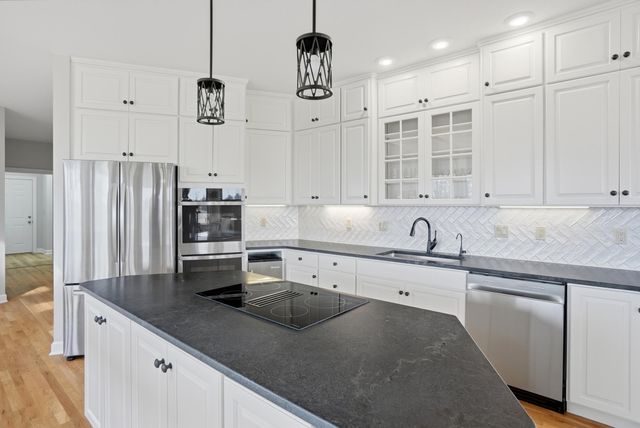 8775 S BARRY RD, Columbia, MO 65201