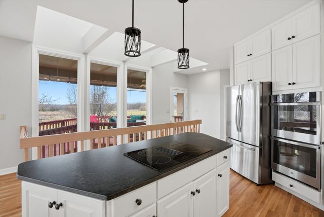 8775 S BARRY RD, Columbia, MO 65201