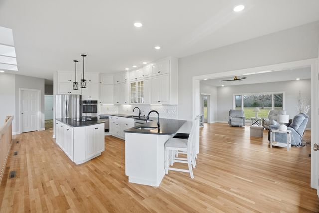 8775 S BARRY RD, Columbia, MO 65201