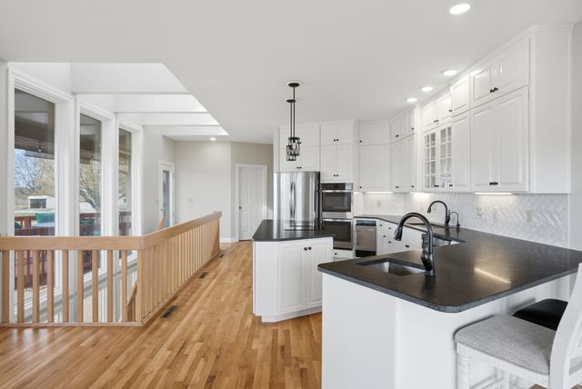 8775 S BARRY RD, Columbia, MO 65201