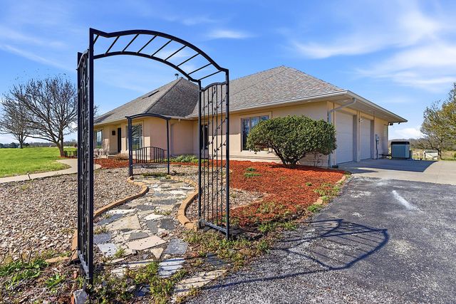 8775 S BARRY RD, Columbia, MO 65201