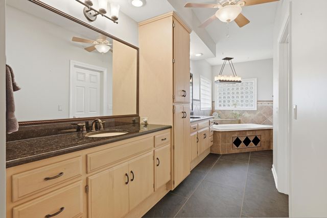 8775 S BARRY RD, Columbia, MO 65201