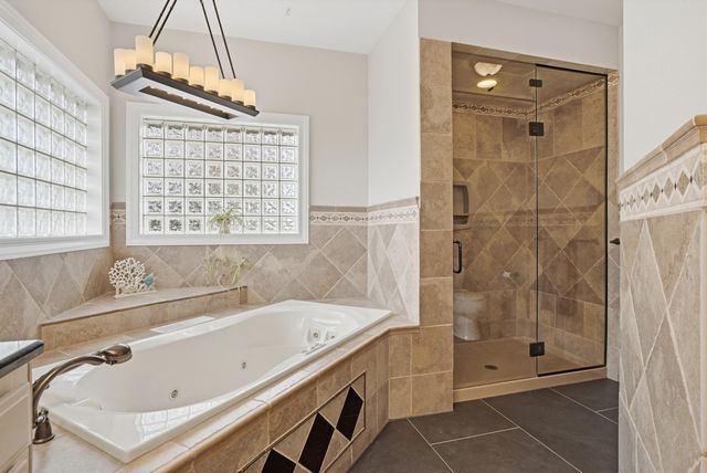 8775 S BARRY RD, Columbia, MO 65201