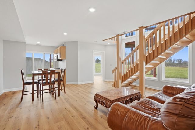 8775 S BARRY RD, Columbia, MO 65201