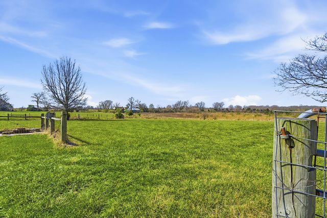 8775 S BARRY RD, Columbia, MO 65201