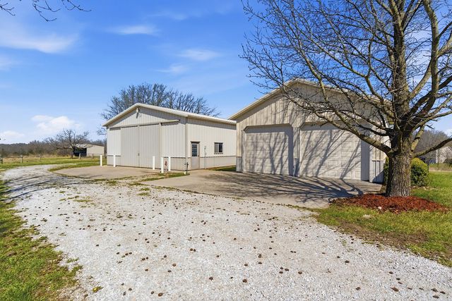 8775 S BARRY RD, Columbia, MO 65201