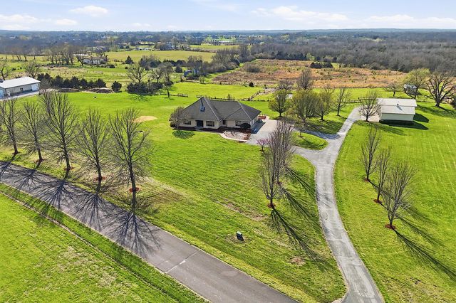 8775 S BARRY RD, Columbia, MO 65201