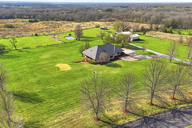 8775 S BARRY RD, Columbia, MO 65201