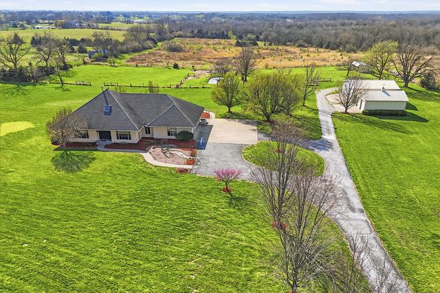 8775 S BARRY RD, Columbia, MO 65201