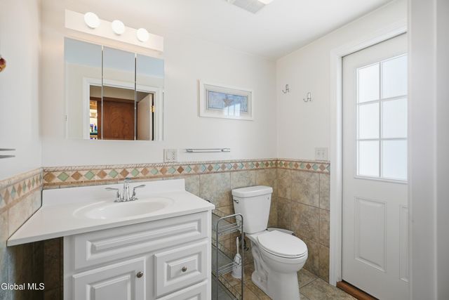 22 Schaffer Drive, Colonie, NY 12047