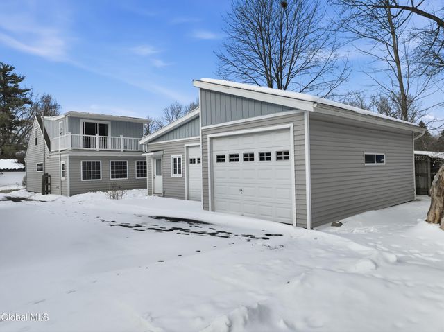 22 Schaffer Drive, Colonie, NY 12047