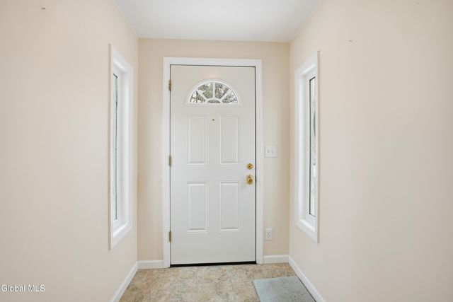 22 Schaffer Drive, Colonie, NY 12047