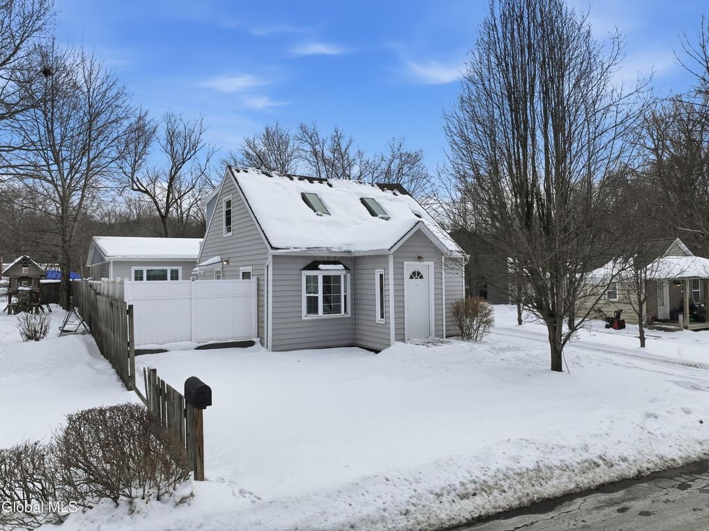 22 Schaffer Drive, Colonie, NY 12047