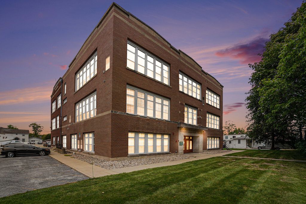 311 S Court Street 300, Crown Point, IN 46307