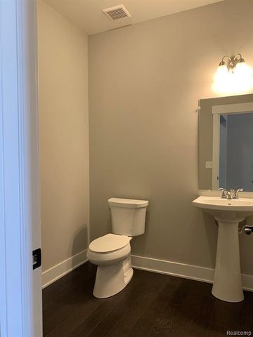 13973 Regatta Bay Drive, Shelby, MI 48315