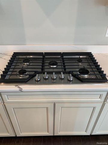 13973 Regatta Bay Drive, Shelby, MI 48315