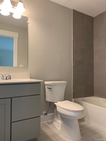 13973 Regatta Bay Drive, Shelby, MI 48315