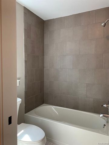 13973 Regatta Bay Drive, Shelby, MI 48315