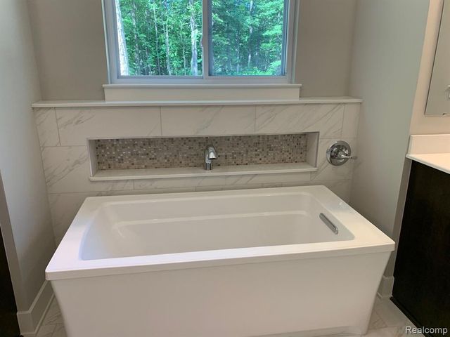 13973 Regatta Bay Drive, Shelby, MI 48315