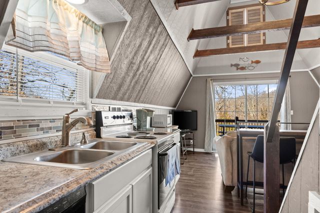 1082 Black Oak Resort Lane, Lampe, MO 65681