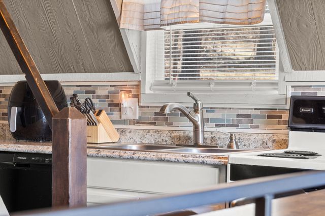 1082 Black Oak Resort Lane, Lampe, MO 65681